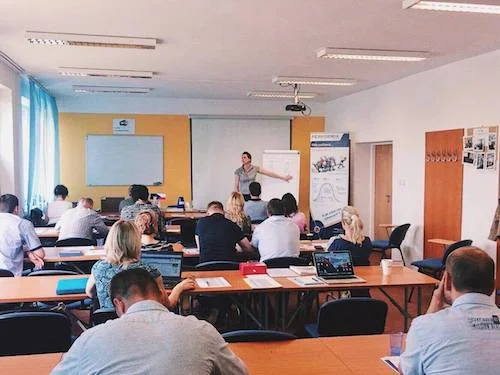 Marta Machovská přednáší v Okresní hospodářské komoře Hodonín